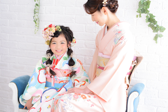 ママも着物を着て七五三記念撮影